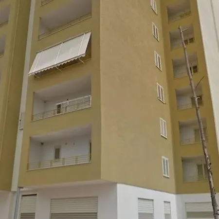 A La Vue *